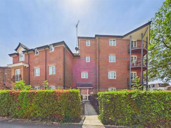 2 bed property, in Milwain Road, £170,000
