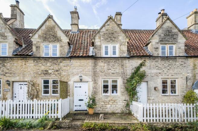 2 bed property, in Claverton, £350,000
