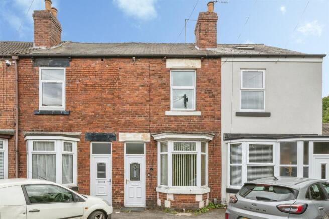 3 bed property, in Crown Street, £80,000
