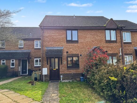 2 bed property, in Taylors Court, £195,000