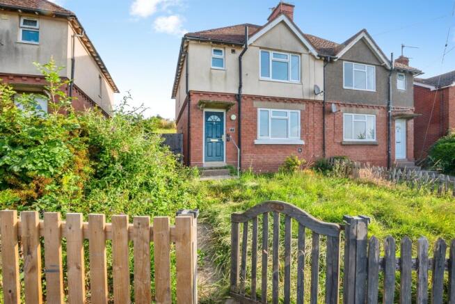 3 bed property, in Beauchamp Avenue, £180,000