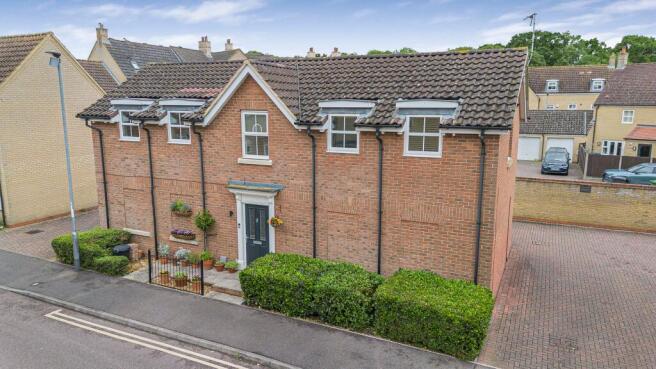 2 bed property, in Christie Drive, £225,000
