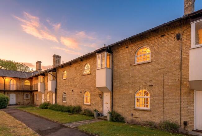 3 bed property, in Limes Park, £300,000