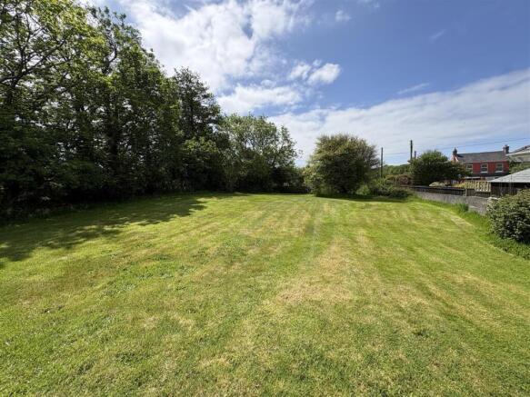 2 bed property, in Black Cross, £175,000