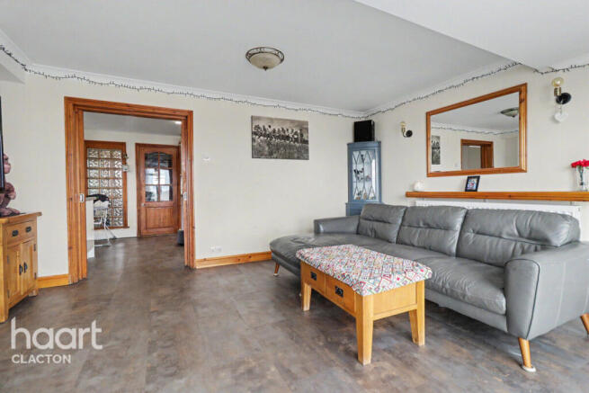 4 bed property, in Sea Cornflower Way, £350,000