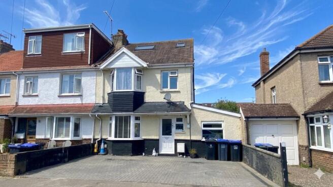 5 bed property, in Orchard Avenue, £475,000