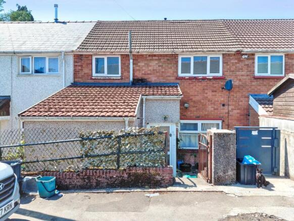 3 bed property, in 21 Heathfield Close, £65,000