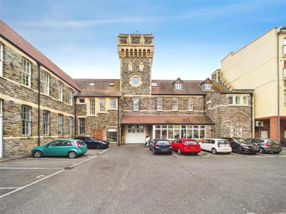 1 bed property, in St Peters Court, £165,000