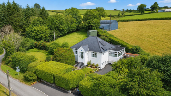 2 bed property, in Llanllwni, £320,000