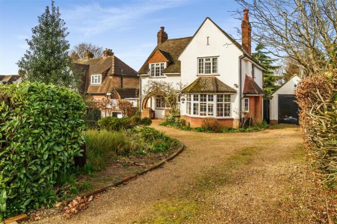 4 bed property, in Beacon Way, £1,100,000