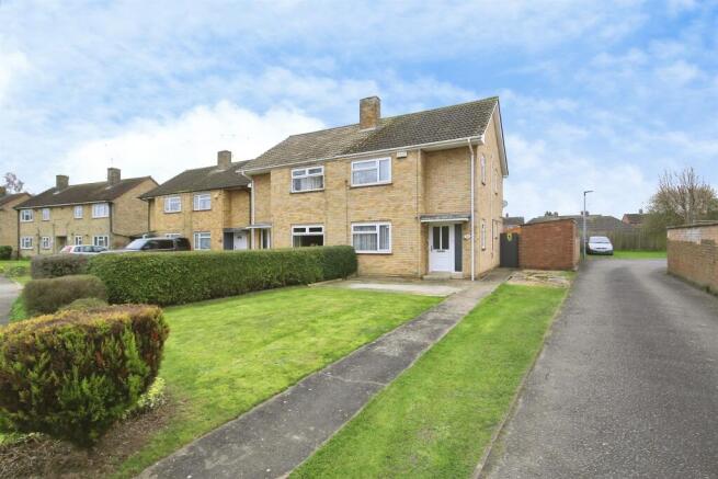 3 bed property, in Figtree Walk, £160,000