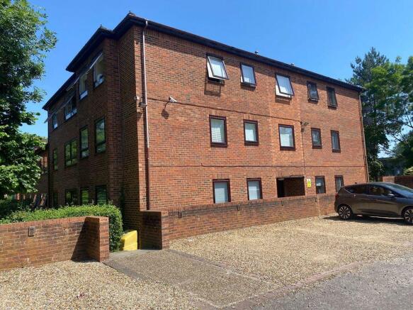 1 bed property, in The Paddocks, £199,950