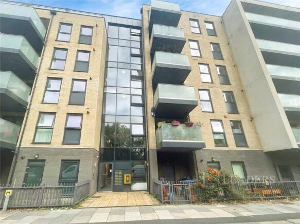 1 bed property, in Brixham Building, £200,000