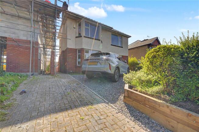 3 bed property, in Thornhill Road, £475,000