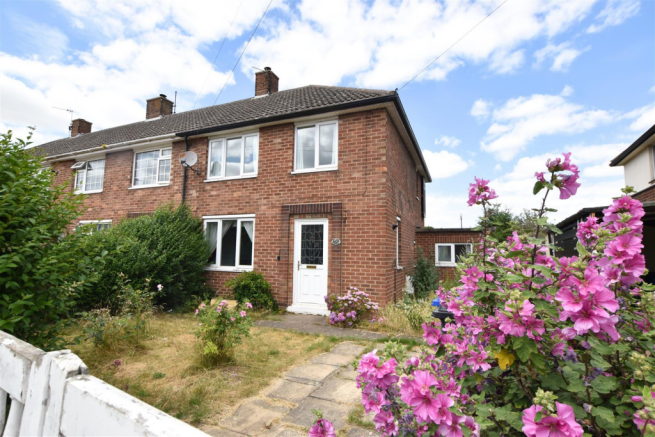 3 bed property, in Southwold Crescent, £100,000