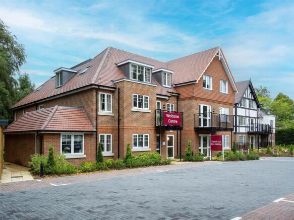 2 bed property, in Charrington Lodge, £575,000