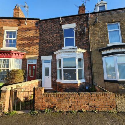 4 bed property, in Station Road, £190,000