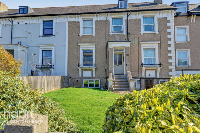 1 bed property, in Holmesdale Road, £195,000