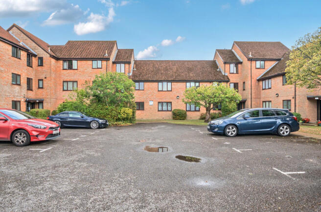 1 bed property, in Oakhill Close, £120,000