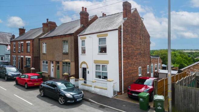 4 bed property, in Park Street, £270,000