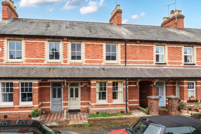 3 bed property, in Park Road, £575,000