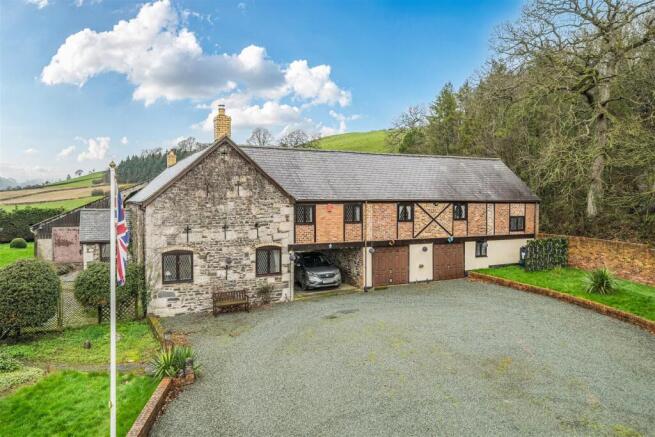 5 bed property, in Llanyblodwel, £695,950