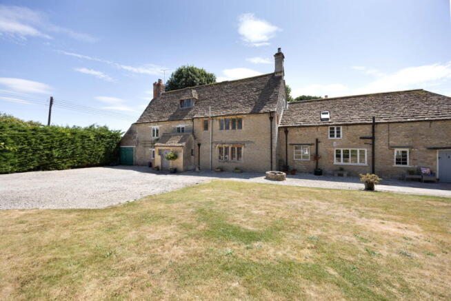 4 bed property, in Hill Corner Road, £900,000