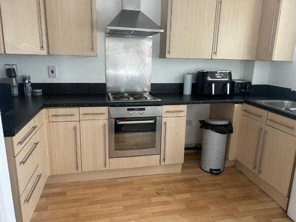 3 bed property, in London Road, £300,000