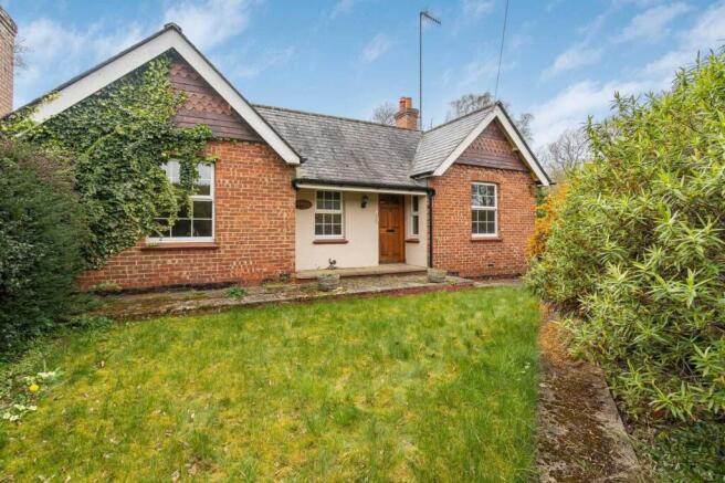 2 bed property, in Eastwood Road, £675,000
