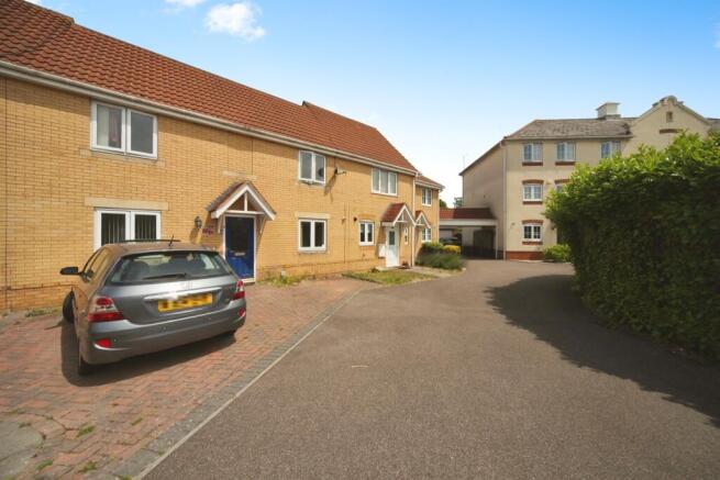6 bed property, in Morgan Close, £400,000
