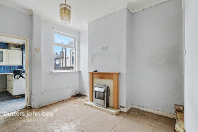 2 bed property, in Stoke-On-Trent ST4 7, £60,000