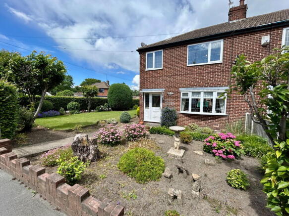 3 bed property, in Ferry Lane, £250,000