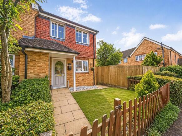 2 bed property, in The Avenue, £275,000
