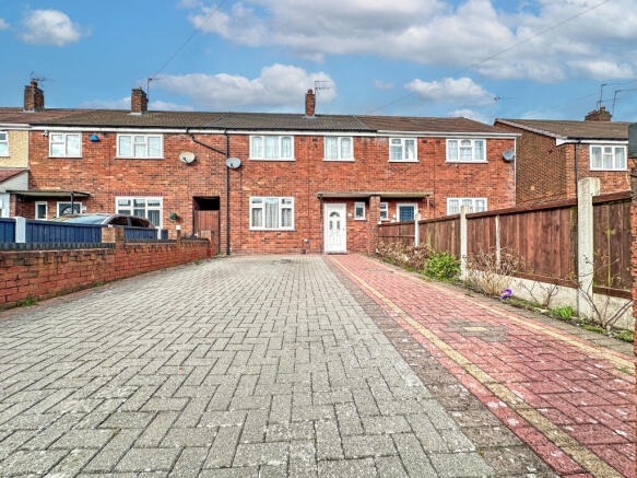 3 bed property, in Jays Avenue, £210,000