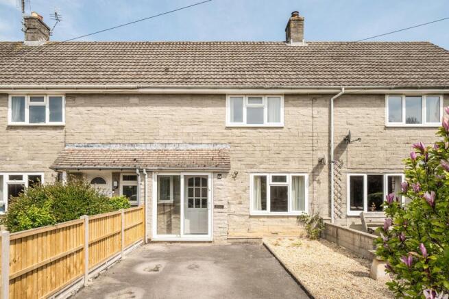2 bed property, in Church Road, £199,950
