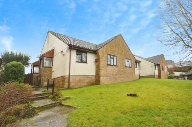 2 bed property, in School Lane, £250,000