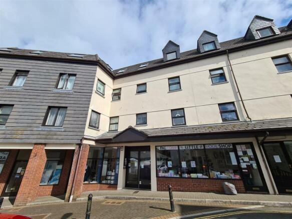 1 bed property, in Market Street, £79,950