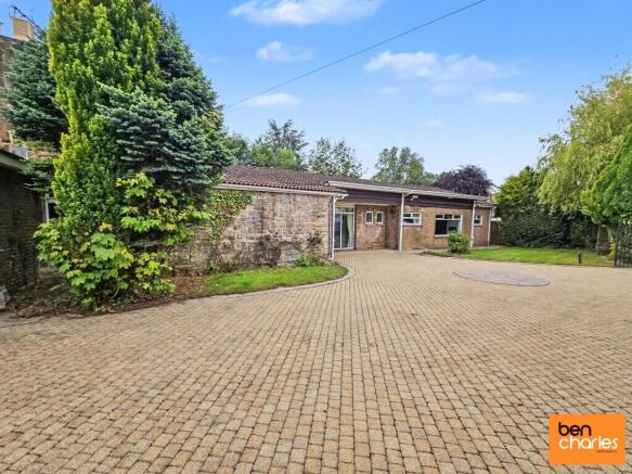 3 bed property, in Blaidwood Drive, £525,000