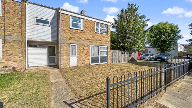 4 bed property, in Ilex Close, £265,000