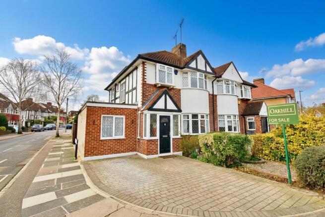 3 bed property, in Whitton Dene, £650,000