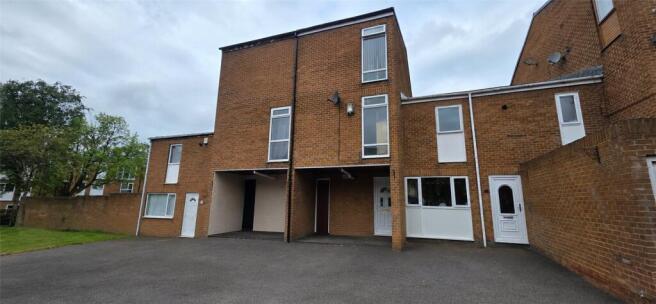 3 bed property, in Witton Court, £90,000
