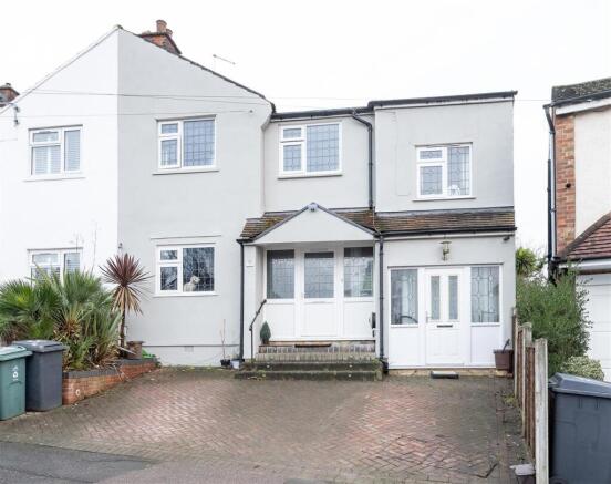 6 bed property, in Sky Peals Road, £925,000