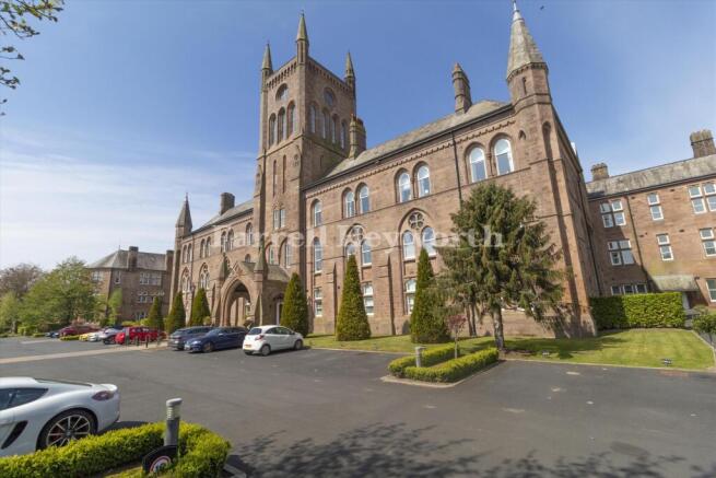 1 bed property, in 107 North Wing, £99,000