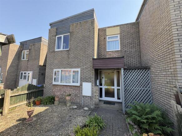 3 bed property, in Bremilham Rise, £245,000