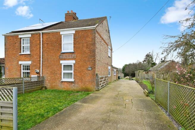 3 bed property, in Well Hall Lane, £290,000