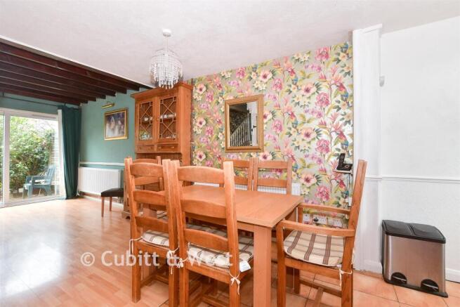 2 bed property, in Wimblehurst Road, £220,000