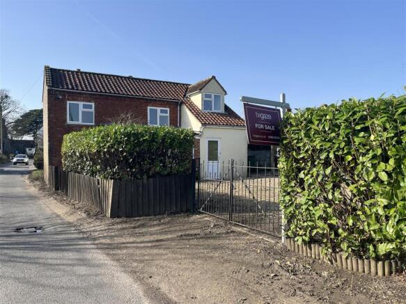 3 bed property, in Norwich Road, £310,000