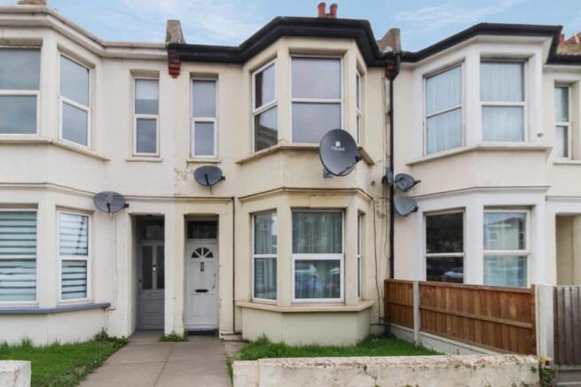1 bed property, in East Street, £170,000