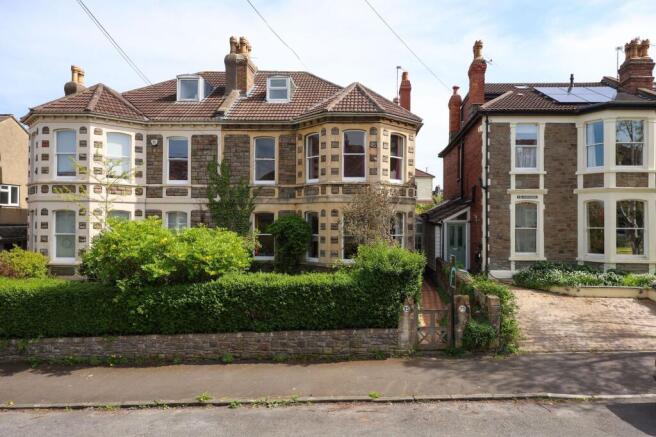 6 bed property, in Chesterfield Road, £925,000