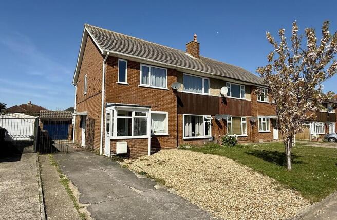 2 bed property, in Madden Close, £205,000